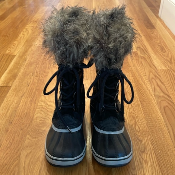 Sorel Shoes - Sorel Joan of Arctic black boots. Size 6.